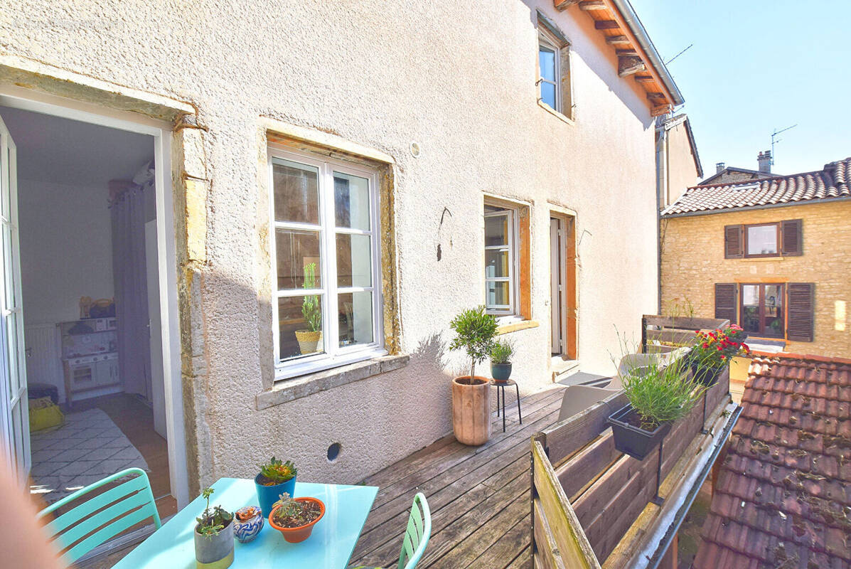 Appartement à CHAZAY-D&#039;AZERGUES