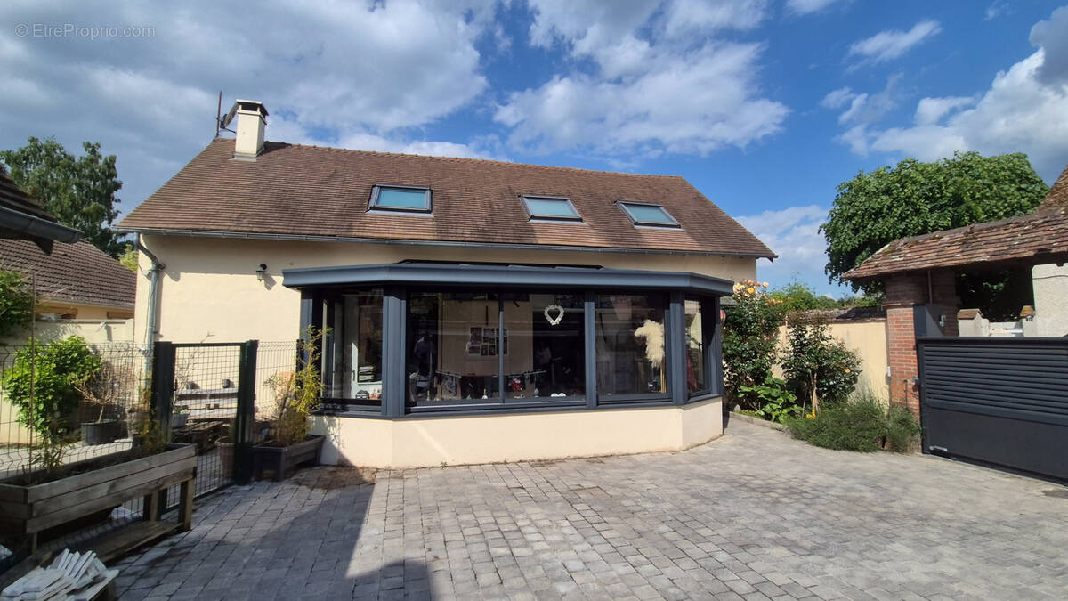 Maison à CHERISY