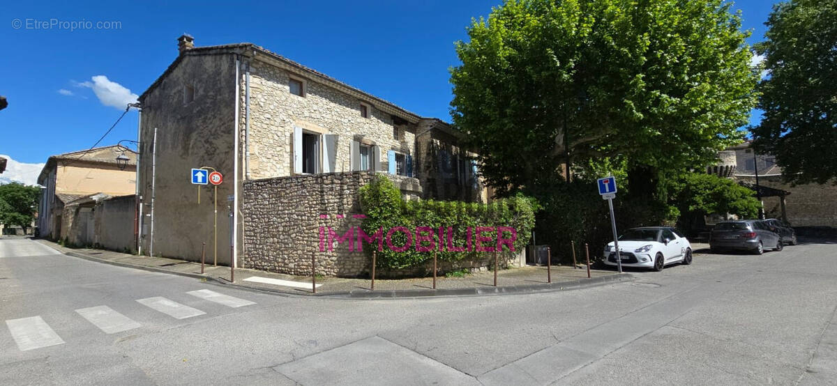 Maison à PERNES-LES-FONTAINES