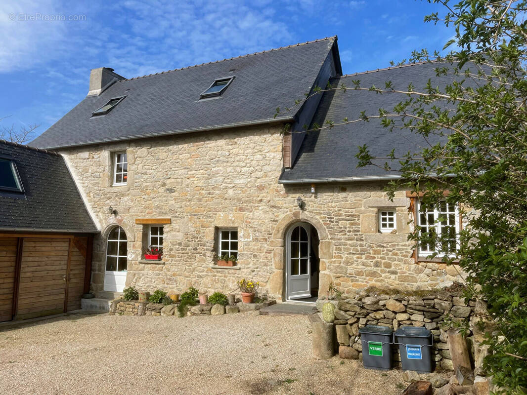 Maison à PLOUGOULM
