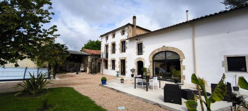 Maison à SOUVIGNE