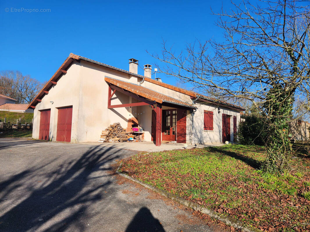 Photo 1 - Maison à SAINT-LEONARD-DE-NOBLAT