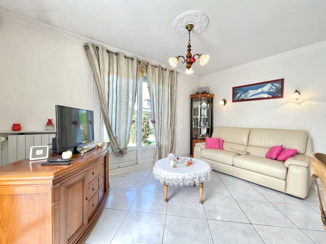 Maison à CORMELLES-LE-ROYAL