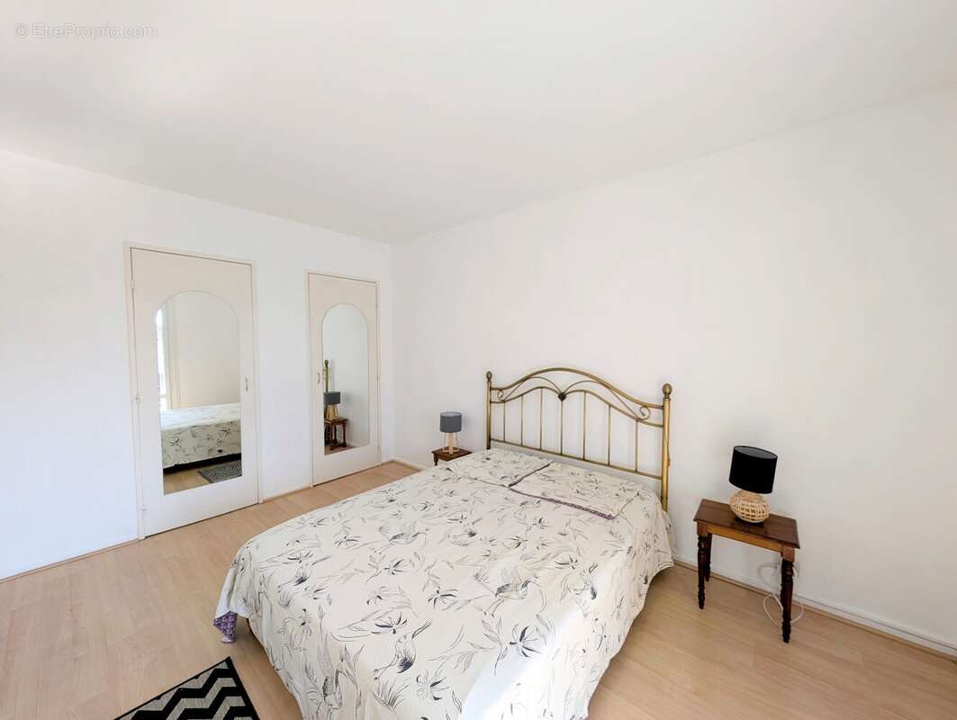 Appartement à LE MESNIL-SAINT-DENIS