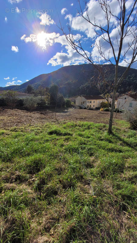 Terrain à LES MAGES