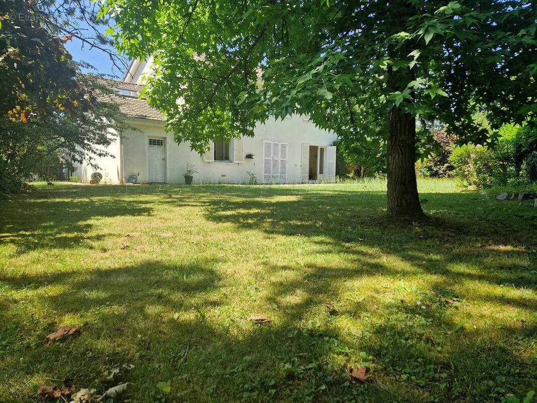 Maison à VOISINS-LE-BRETONNEUX