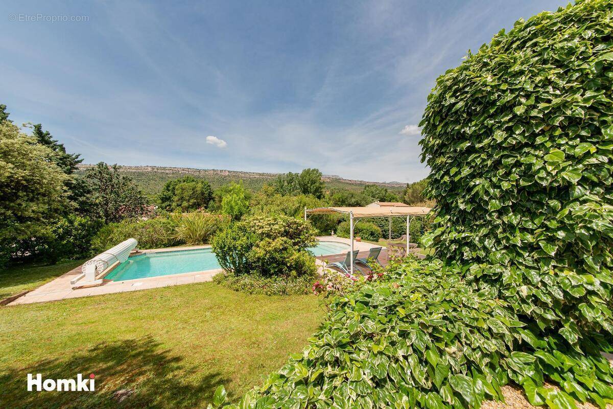 Maison à CHATEAUNEUF-LE-ROUGE