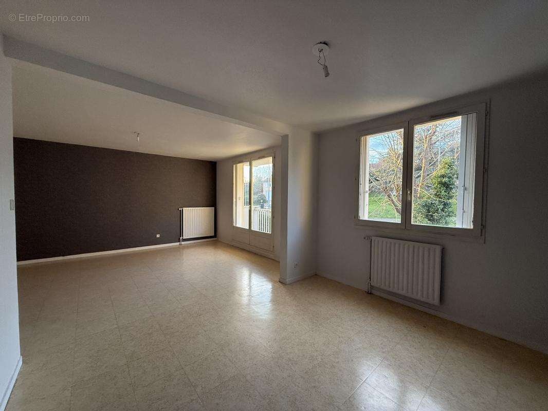 Appartement à UNIEUX