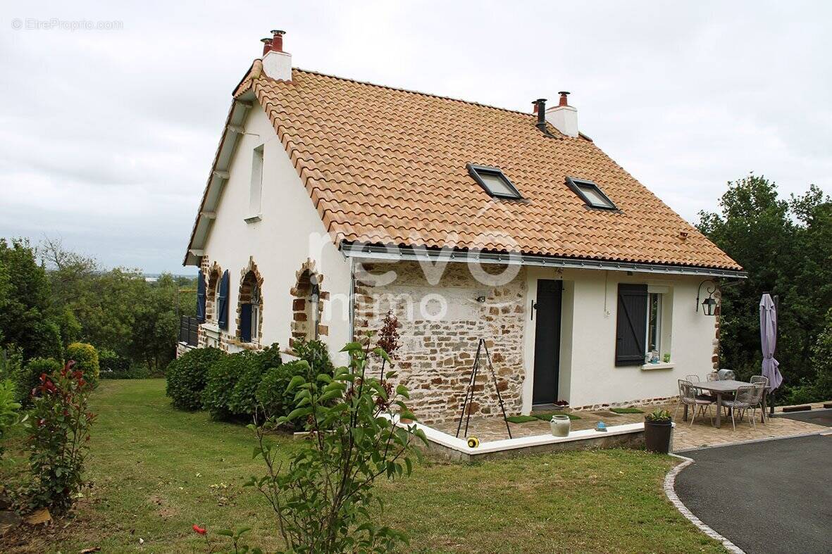 Maison à LE CELLIER