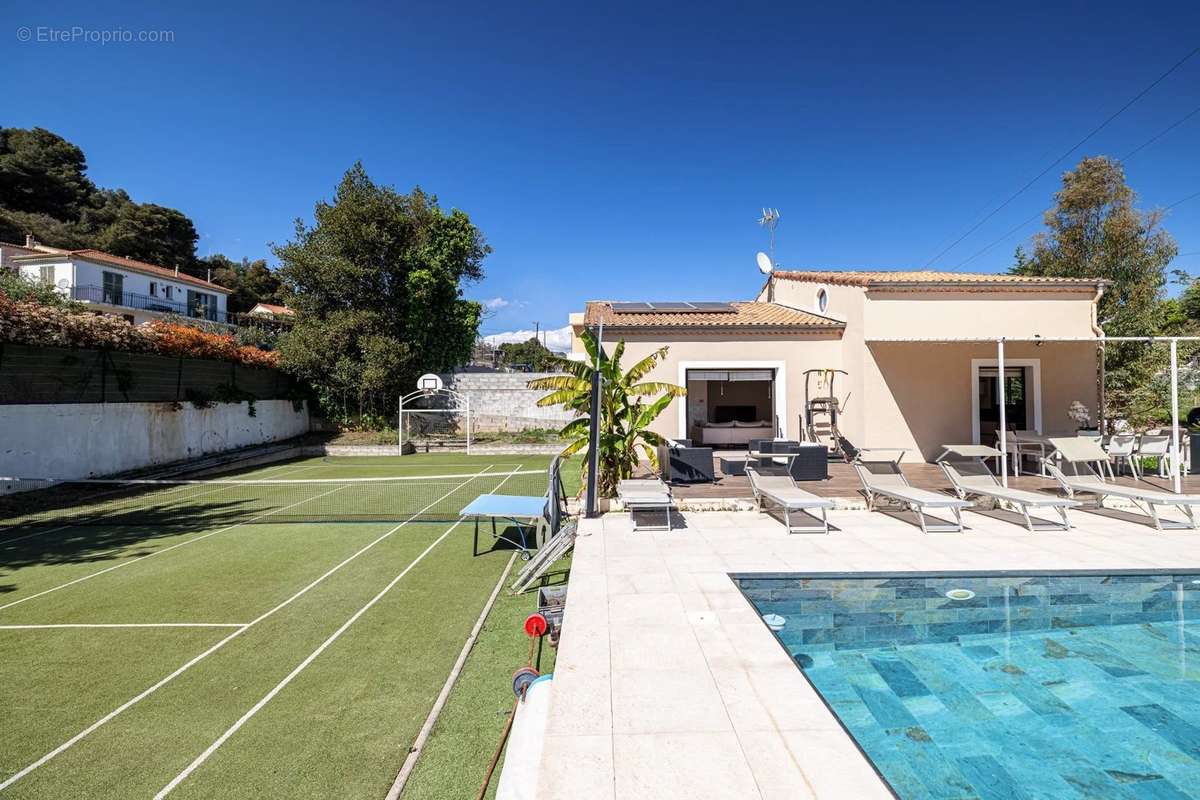 Maison à SAINT-LAURENT-DU-VAR
