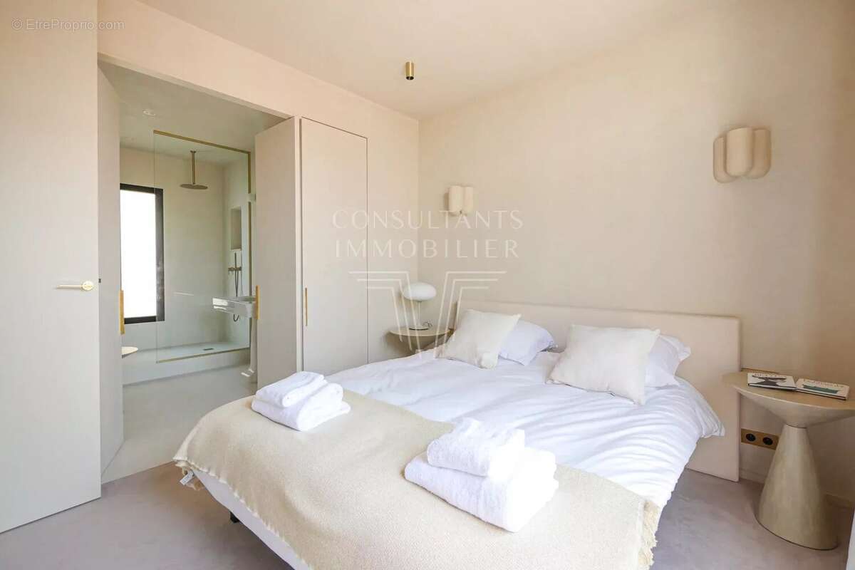 Appartement à PARIS-8E