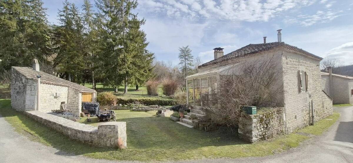 Maison à MONTCUQ