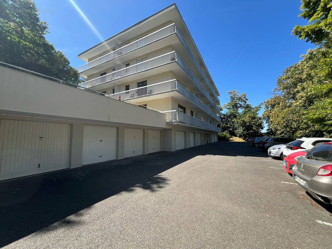 Appartement à LES CLAYES-SOUS-BOIS