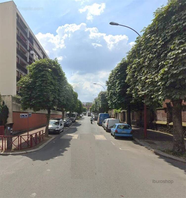 Parking à LE PRE-SAINT-GERVAIS