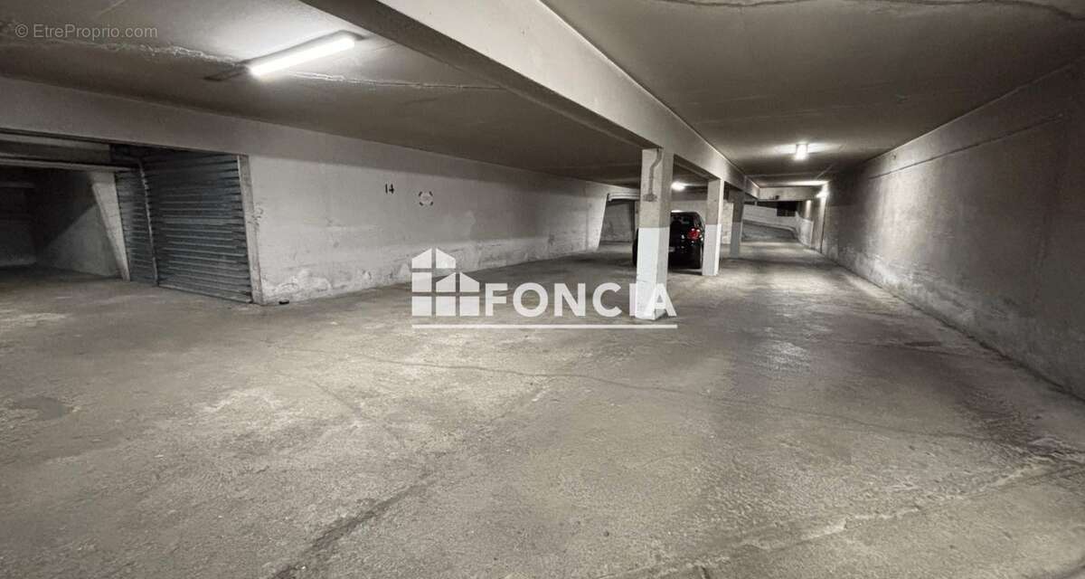Parking à PARIS-19E