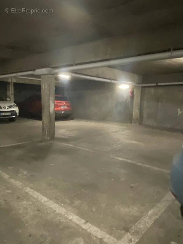 Parking à PARIS-19E