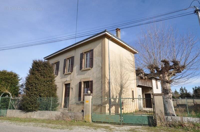 Maison à LAPEYROUSE-MORNAY
