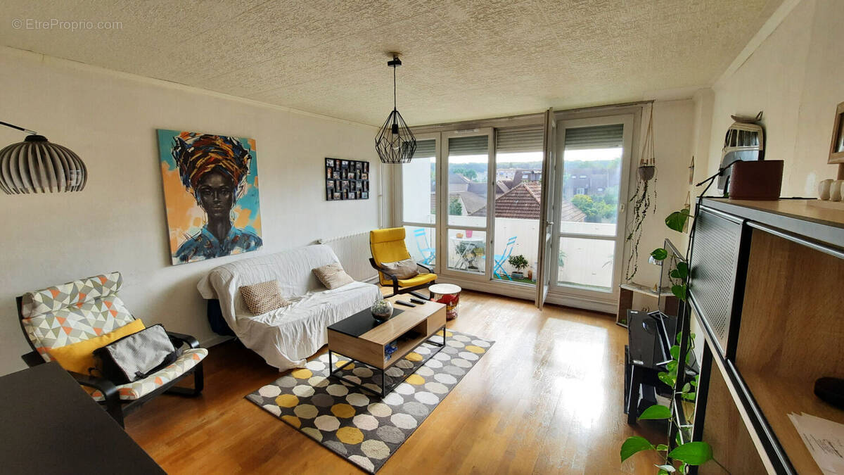 Appartement à FONTENAY-LE-FLEURY