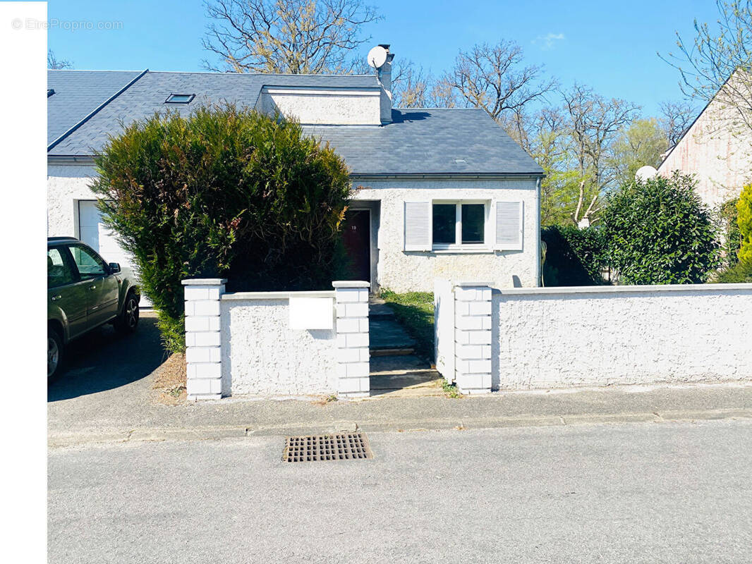 Maison à MONTCOURT-FROMONVILLE