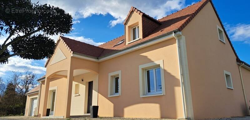 Maison à FRESNAY-SUR-SARTHE