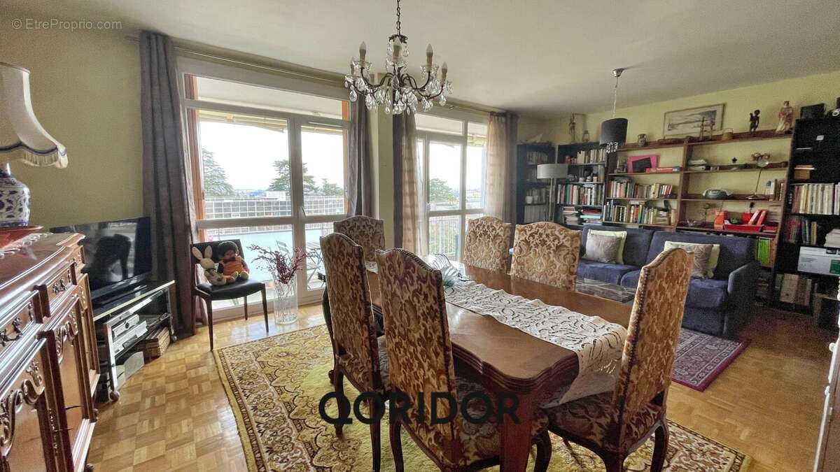 Appartement à SAINT-GENIS-LAVAL