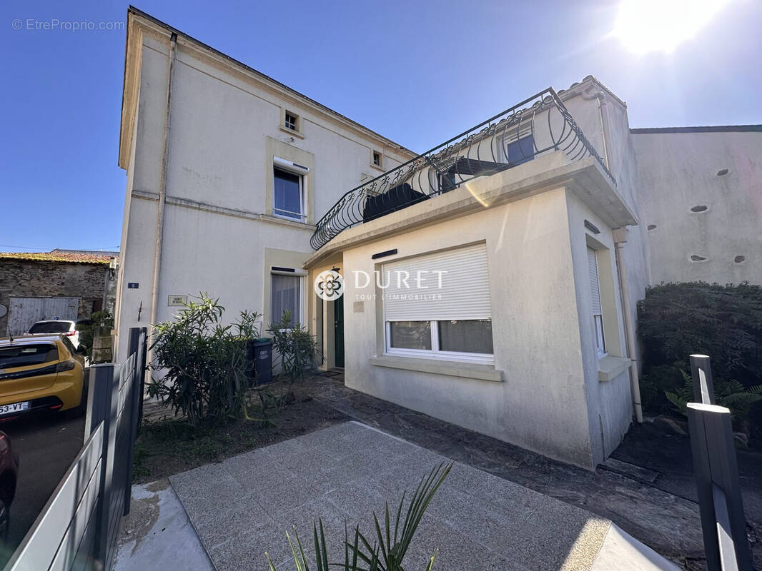 Immeuble T2 RDC et T3 1er étage - Appartement à VIEILLEVIGNE
