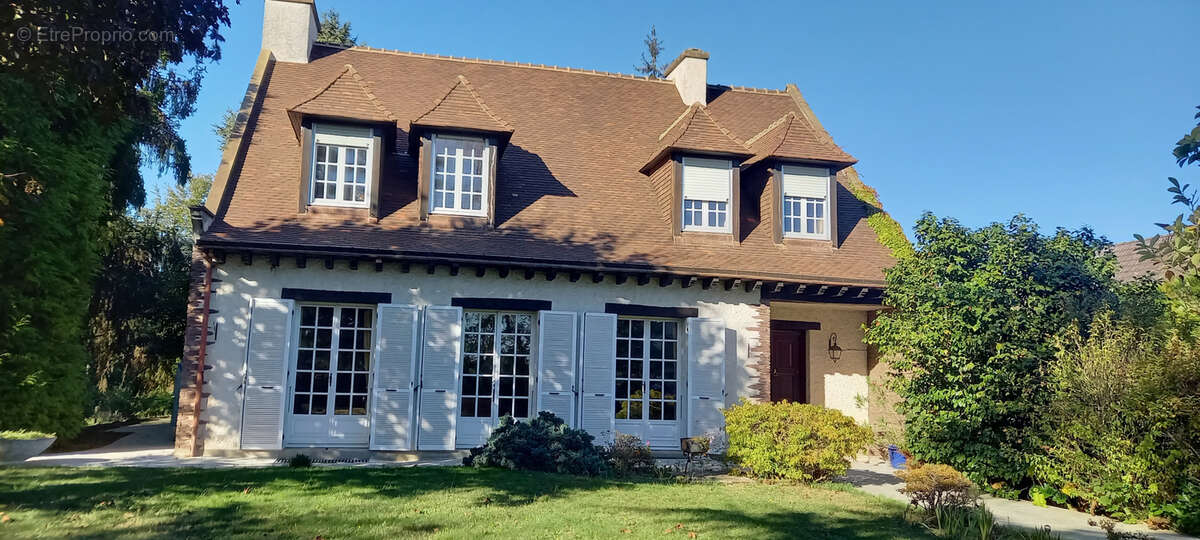 Maison à NEUVILLE-SUR-SARTHE