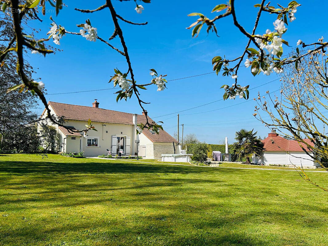 Maison à HOUDAN