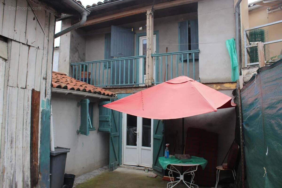 Maison à MONTREJEAU