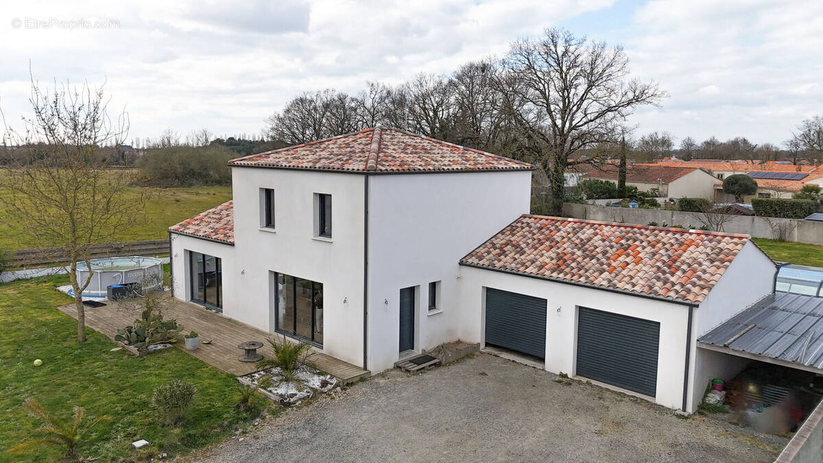 Maison à SAINT-CHRISTOPHE-DU-LIGNERON