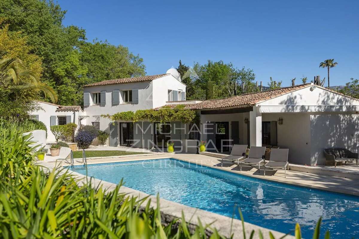 Maison à CHATEAUNEUF-GRASSE