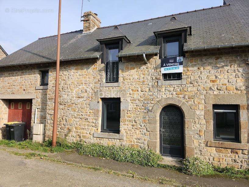 Maison à COMBOURTILLE