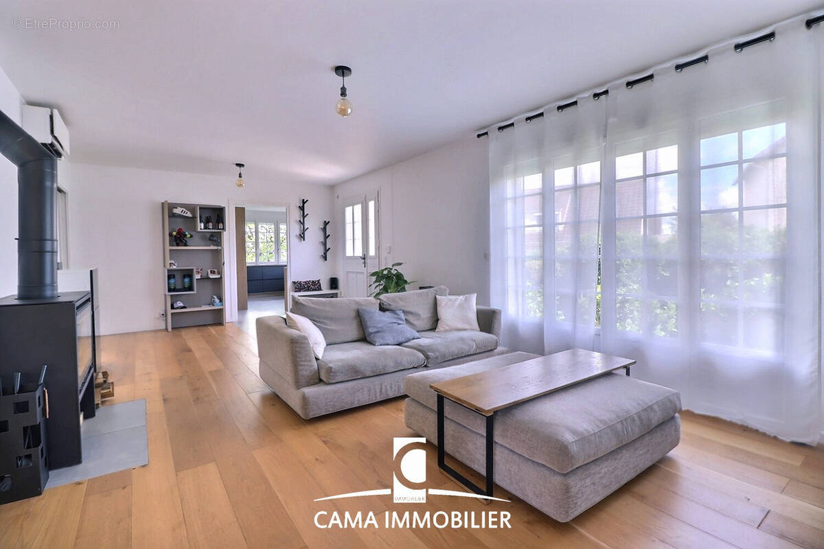 Maison à LINAS