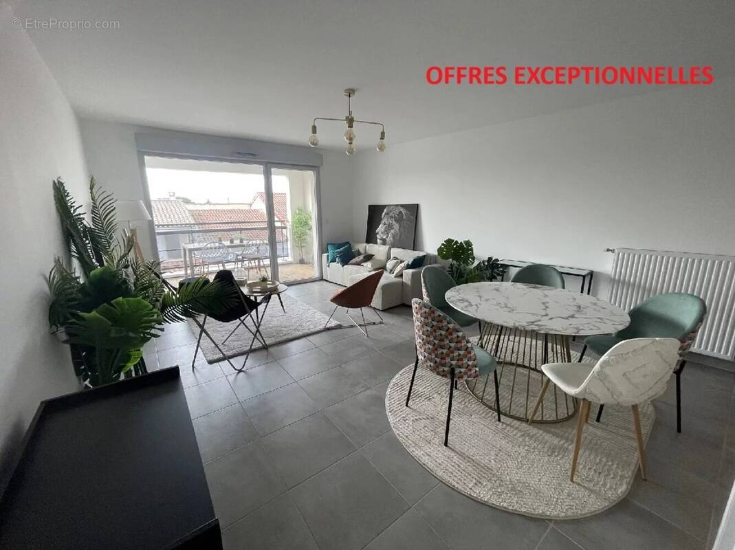 Appartement à PINS-JUSTARET