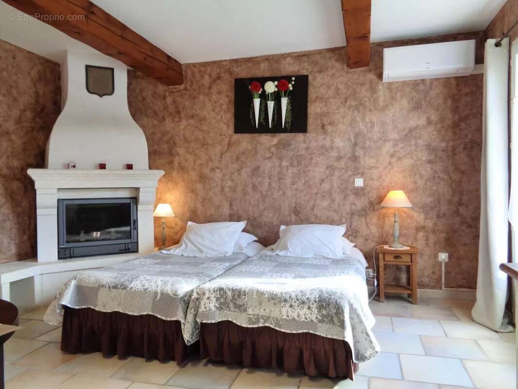 Maison à LACOSTE