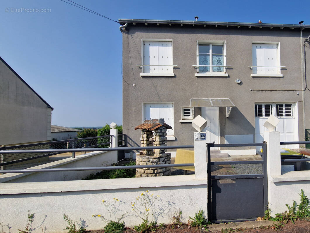 Maison à MONTREUIL-BELLAY