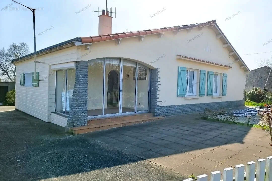 Maison à LEGE