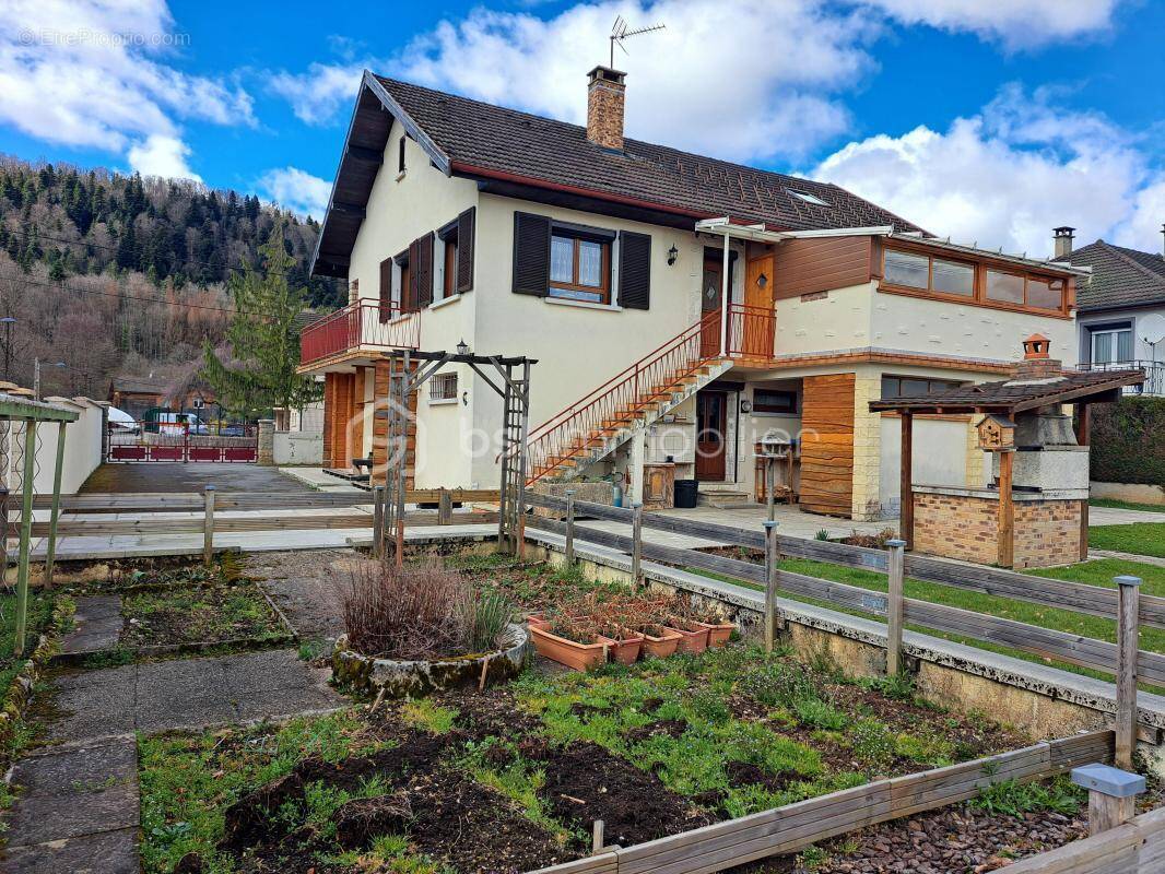 Maison à CHAMPAGNOLE