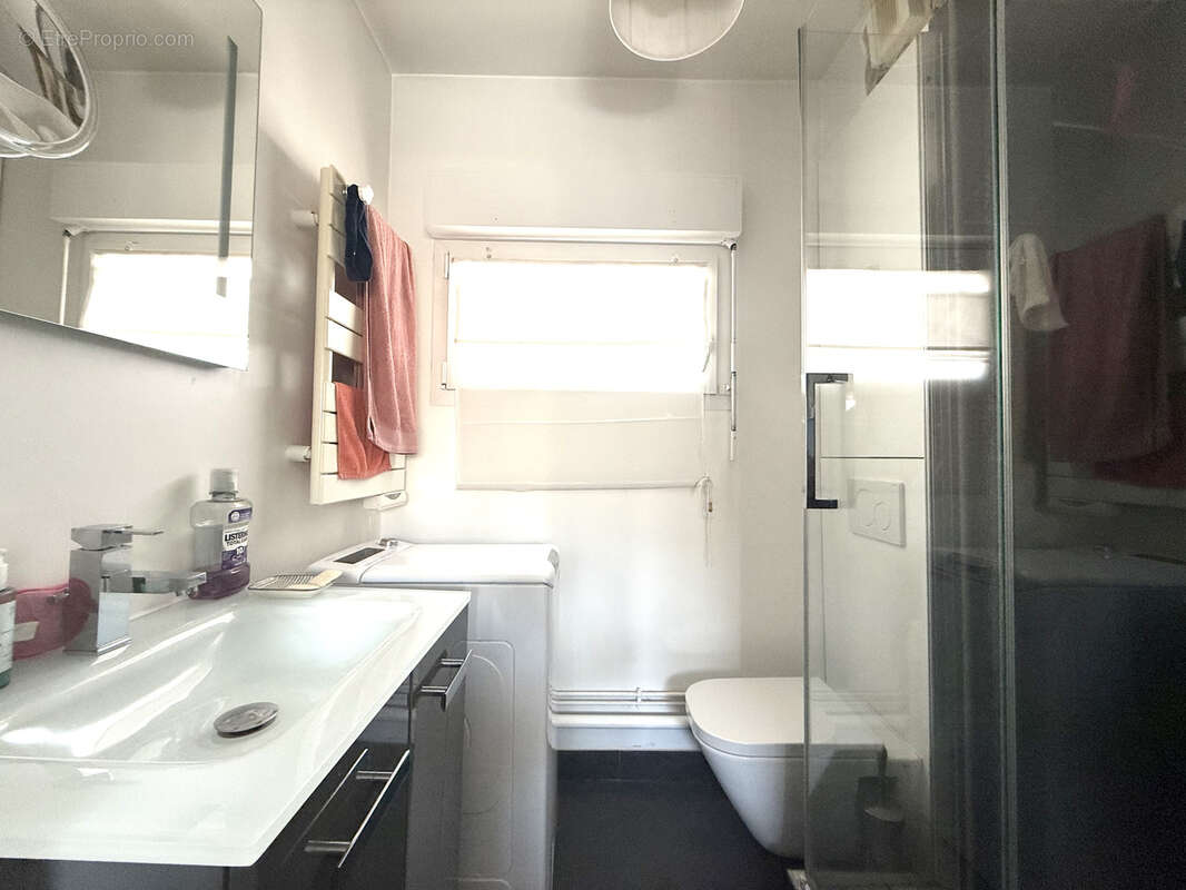 Appartement à COURBEVOIE