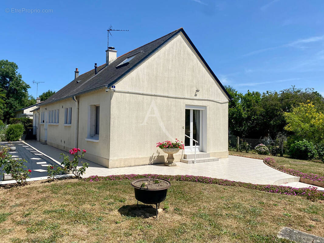 Maison à MONTREUIL-JUIGNE