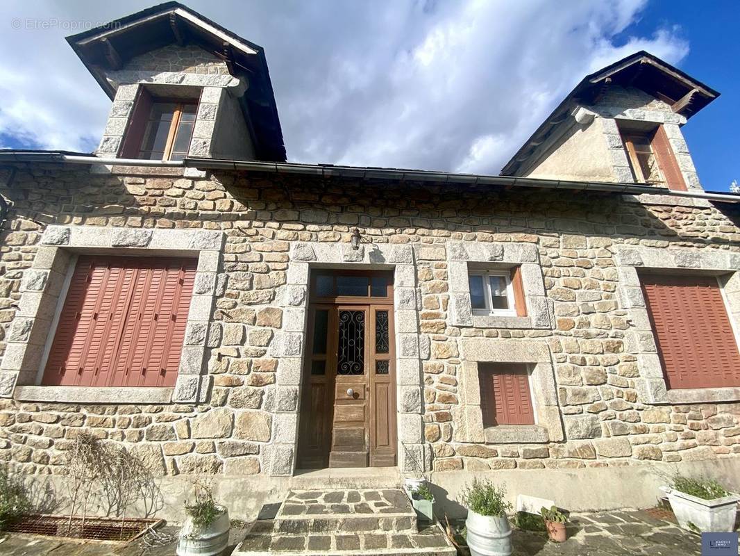 Maison à AUMONT-AUBRAC
