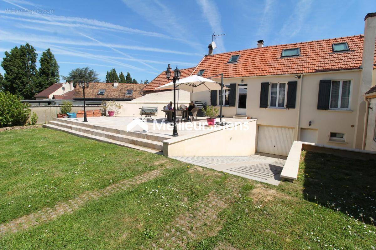 Maison à MORAINVILLIERS