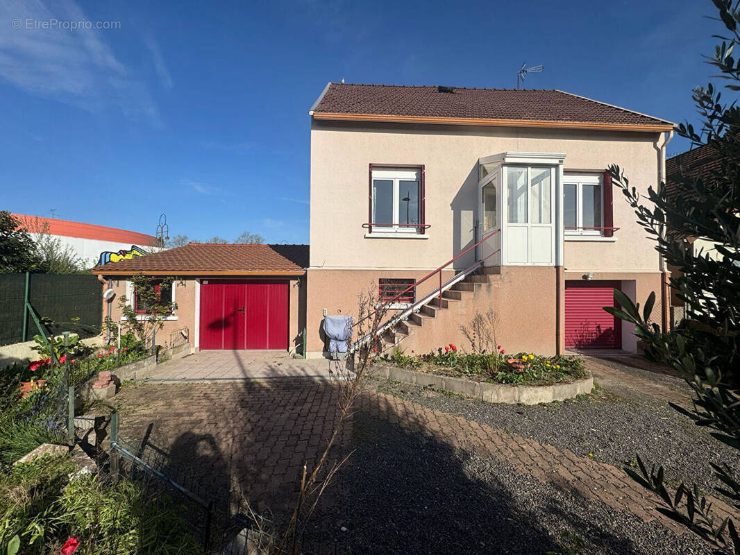 Maison à FLEURY-LES-AUBRAIS