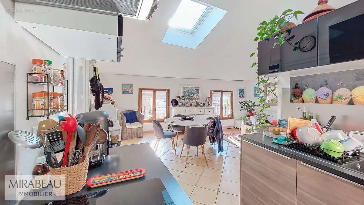 Appartement à POURRIERES