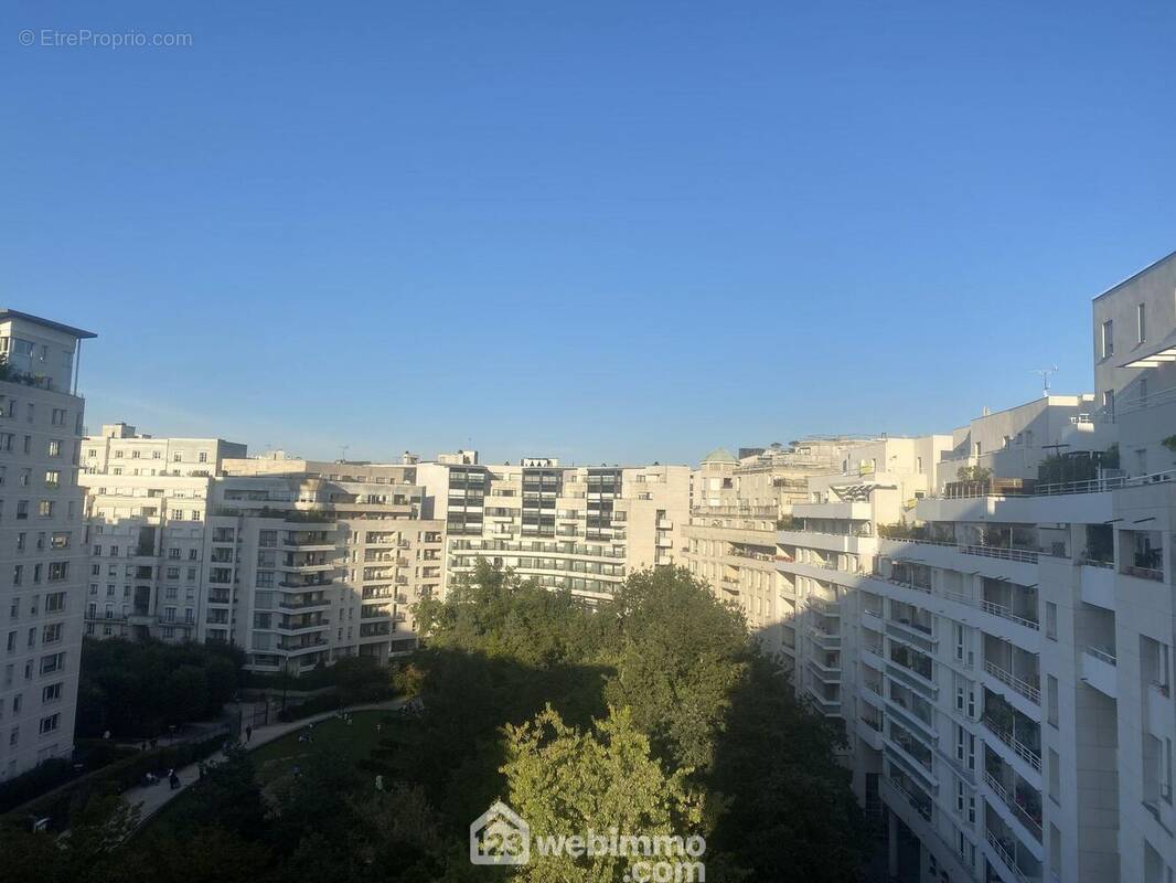 Appartement à COURBEVOIE