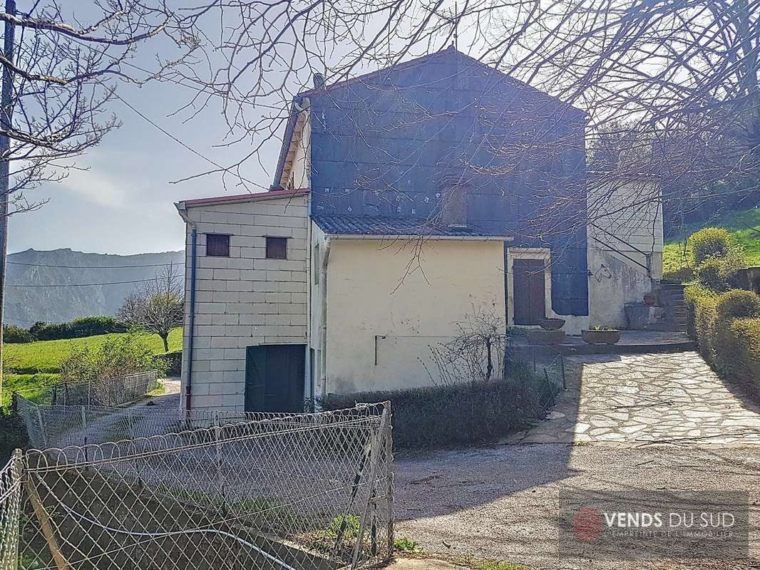 Maison à CASTANET-LE-HAUT