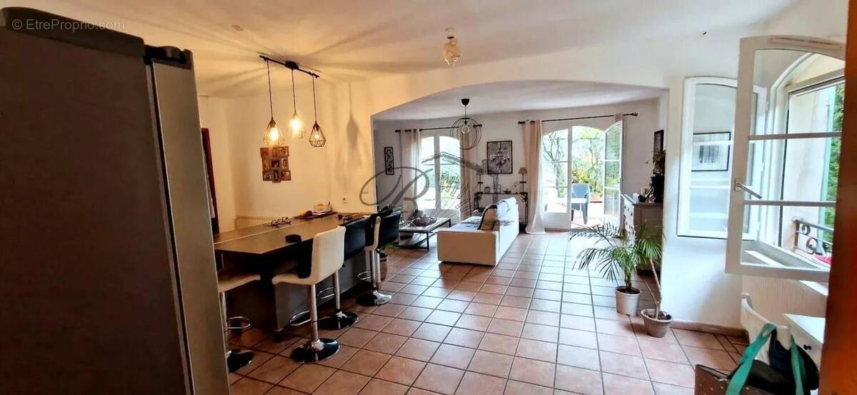 Maison à LA MOTTE-D&#039;AIGUES