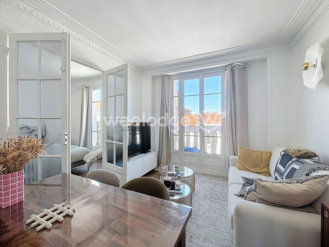 Appartement à COURBEVOIE