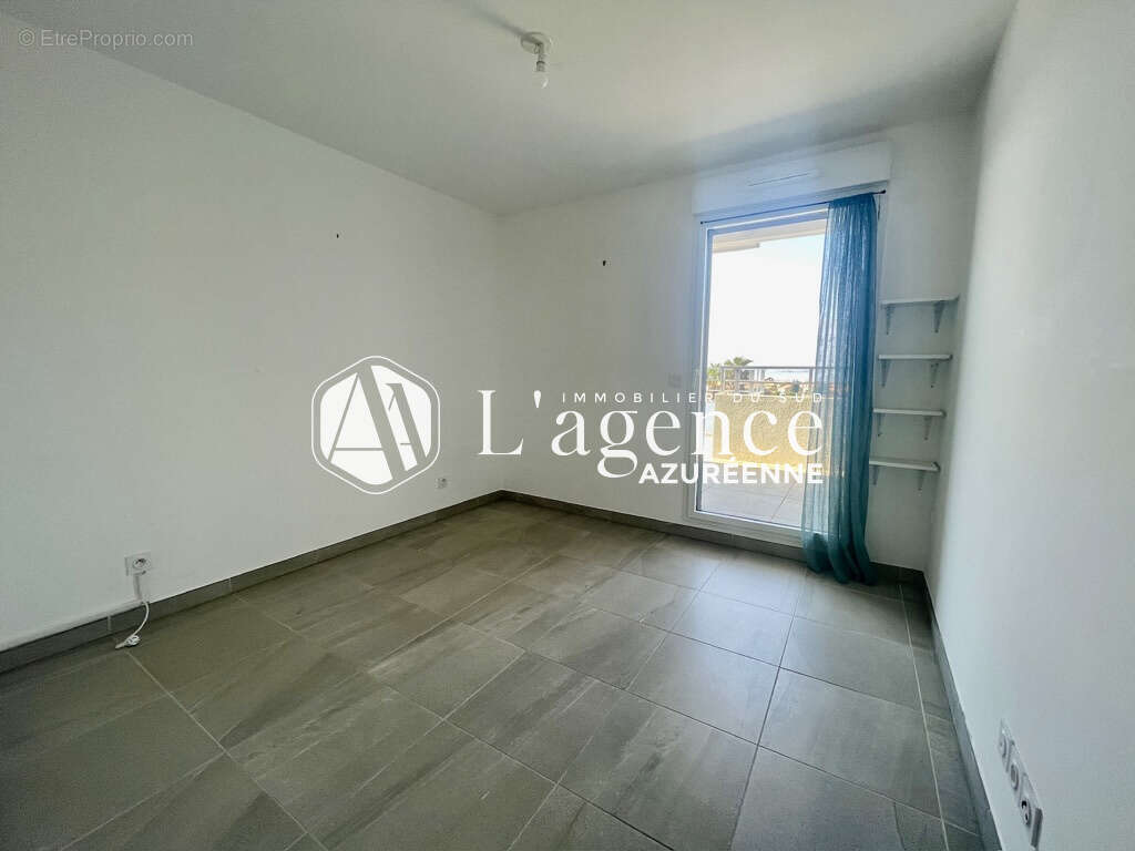 Appartement à SAINT-LAURENT-DU-VAR