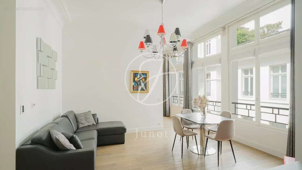Appartement à PARIS-7E